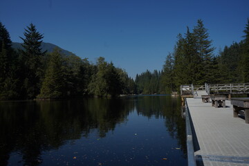 ライス湖　ライスレイク　ノースバンクーバー　観光　湖　Lynn Canyon Park　リンキャニオンパーク　カナダ　バンクーバー
