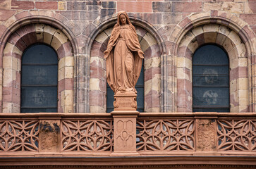 Madonnenfigur am Freiburger Münster