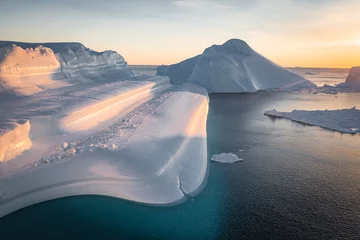 Rolgordijnen Enormes icebergs al atardecer desde punto de vista aéreo © Néstor Rodan