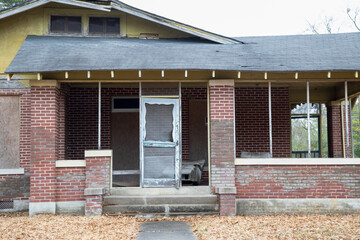 urban decay home in disrepair 