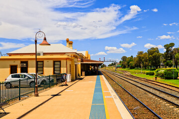 Fototapeta na wymiar Wagga Train Station platform