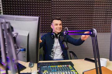 cheery radio in a shirt host broadcasts live reads news on computer screen.