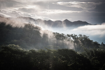 El amanecer, danza de nubes, colores y reflejos de un nuevo dia. Vista desde el Cerro el Casupo,...