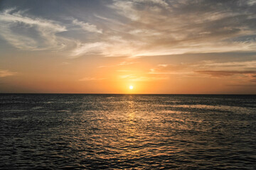 La hora magica, colores vibrantes, olas que bailan y momentos para soñar que siempre hay un regalo que el atardecer nos brinda