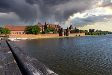 Unwetterwolken über der Marienburg 