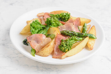 ベーコンと野菜の炒め物