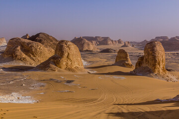 Fototapeta na wymiar Rock formations of El Aqabat valley in the White Desert, Egypt