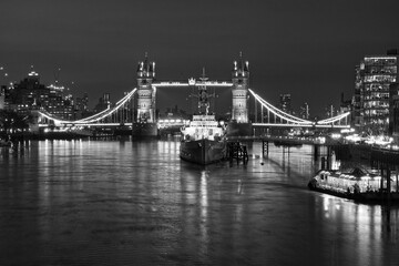 Fototapeta na wymiar Night on the Thames