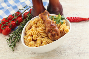 Roasted chicken leg with macaroni