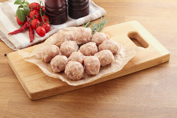 Raw chicken meatballs for cooking