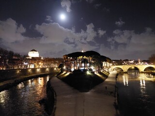 Tiberinsel bei Vollmond