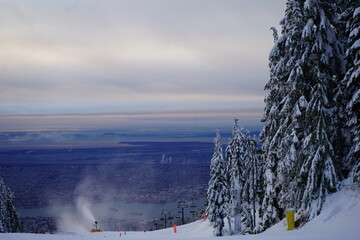 グラウスマウンテン　カナダ　ノースバンクーバー　スキー場　眺め　冬　雪　冬休み