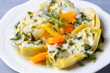 A dish with olive oil from Turkish Aegean cuisine; artichoke dish with rice and olive oil (Turkish name; zeytinyagli enginar)