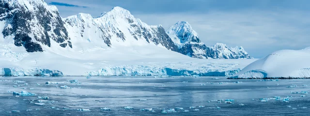 Gordijnen Magnificent glacial landscapes, Orne Harbor, Graham Land, Antarctic Peninsula. Antarctica © Luis