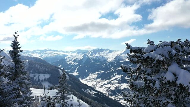 Schigebiet Gro&szlig;arl und Dorfgastein. Panorama Luftaufnahme mit Blick zu Sladinkopf und Bernkogel.