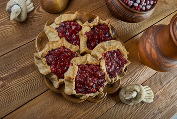 Karelian pasty with berries