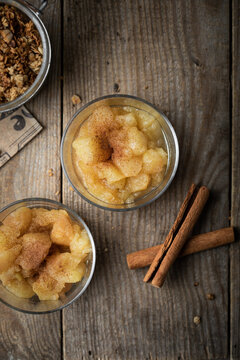 verrines de compote de pomme &agrave; la cannelle fait maison