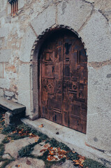 Puerta de hierro oxidada