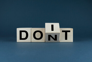 Doit or dont. Cubes form the words Doit or dont.