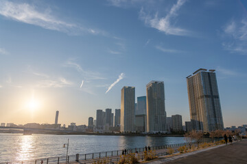 Fototapeta na wymiar 東京都江東区豊洲から見た夕方の都市景観