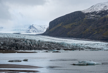 Skaftafellsjokull glacier, Iceland. Glacier tongue slides from the Vatnajokull icecap or Vatna...