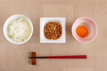 朝ごはんで納豆を食べる
