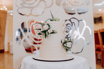 A traditional and decorative beautiful wedding cake
