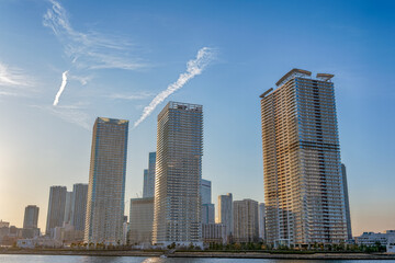 Obraz premium 東京都江東区豊洲の夕方の都市景観