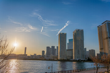 Fototapeta premium 東京都江東区豊洲の夕方の都市景観