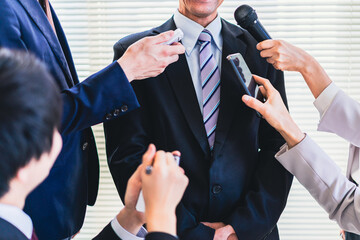 記者会見・囲み取材・ぶら下がり会見イメージ