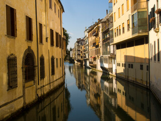Fototapeta na wymiar Italia, Veneto, Padova. Veduta dei canali in città.
