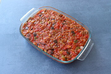 Ratatouille-Auflauf. Gemüseauflauf meditteran.