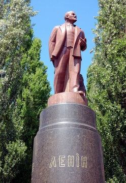 Kyiv or Kiev, Ukraine: Vladimir Lenin monument at the intersection of Khreshchatyk Street and Shevchenko Boulevard. The statue was destroyed in 2013.