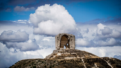 Panoramic view of the town of Mota del Marqu&eacute;s with the church of San Martin and the remains of the ruined castle