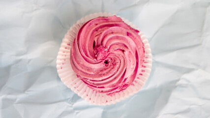 Close view of a pink cake