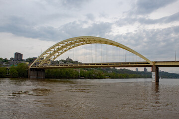 Fototapeta na wymiar The Cincinnati Daniel Carter Beard bridge also known as the Big Mac Bridge.