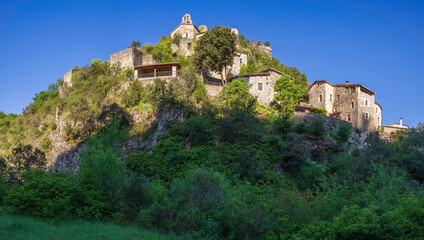 France, Ardèche (07), le vieux village perché de Rochecolombe.