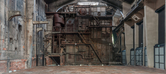Fototapeta na wymiar Old abandoned Victorian power plant in the center of Poland 