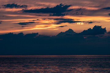 zachód słońca nad morzem