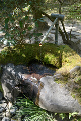 唐招提寺　境内の手水鉢　奈良市五条町