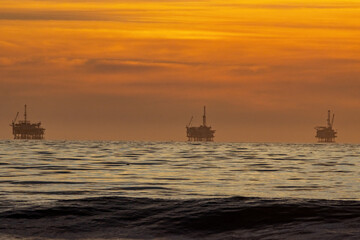 Fototapeta premium Exploring Rincon point at sunset in the winter