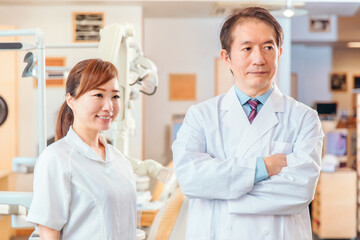 Obraz premium 看護師と医者 