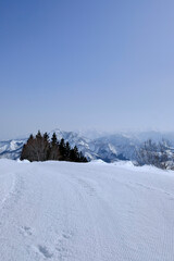 Fototapeta na wymiar Bright sunny day in the ski resort, 2022/3/5