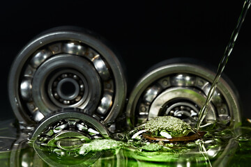 Ball bearing. Lubricating oil.