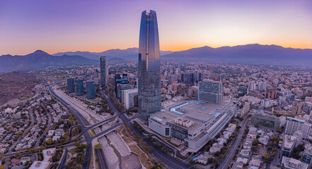 Panoramica de amanecer en Santiago, capital de Chile.