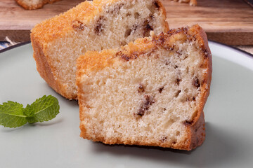 Sliced vanilla cake with chocolate sprinkles known as Formigueiro.