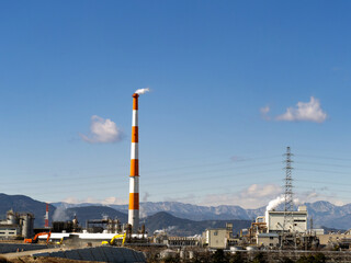 Obraz premium 工業地帯の煙突 静岡県