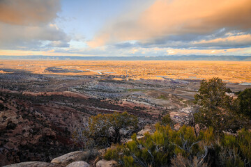 Fototapeta na wymiar Sunset on the Cliffs of Colorado National Monument, Grand Junction, Colorado