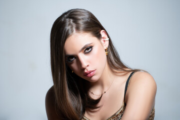 Naklejka premium Sensual fashion woman face close up. Beauty portrait of young sexy woman. Pretty woman, fashion and beauty.