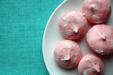 Airy apple marshmallows made according to the recipe.